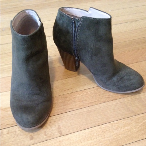 Old Navy Sueded Block Heel Olive Booties - Picture 3 of 6
